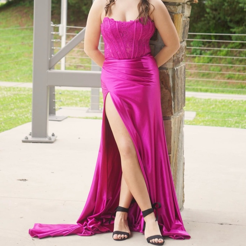 Sherri Hill Magenta Prom dress size 4.